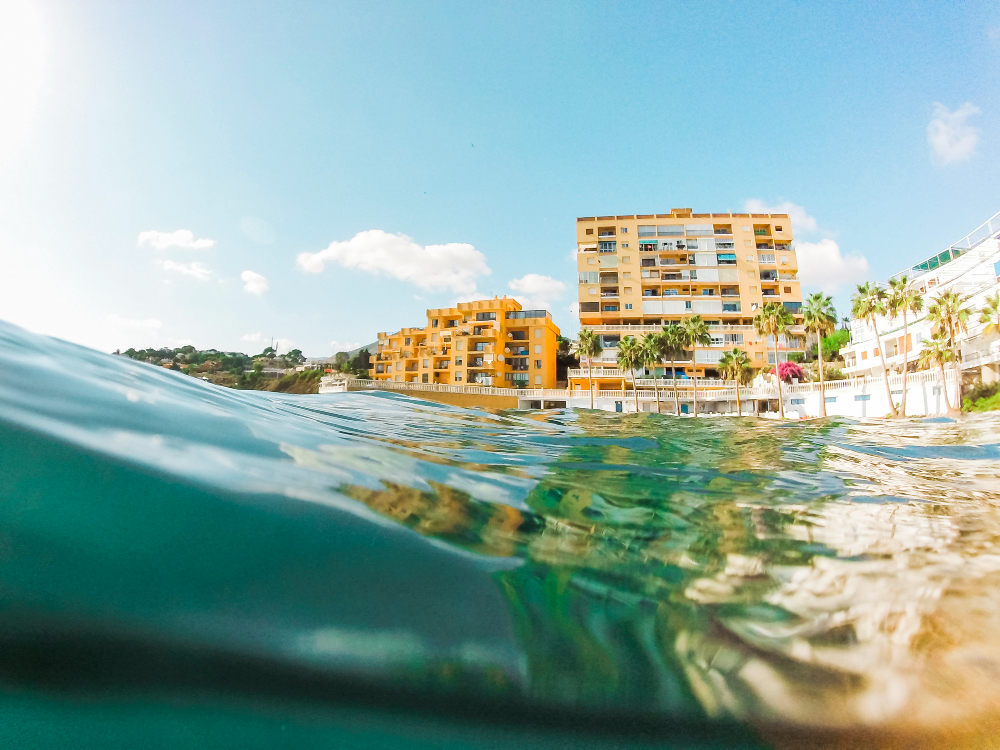 Los hoteles en la Riviera Maya se alinean frente al océano.