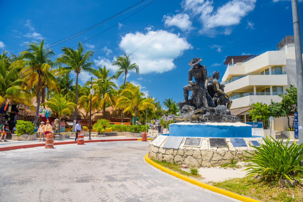 Entrance of hotels in Cancún.